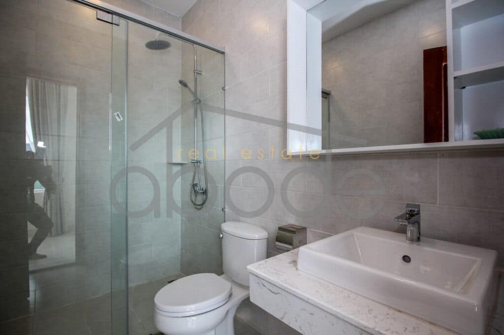 2 bedroom apartment swimming pool for rent Bassac Lane BKK 1