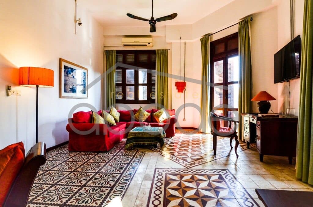 2 bedroom colonial apartment for rent Wat Phnom
