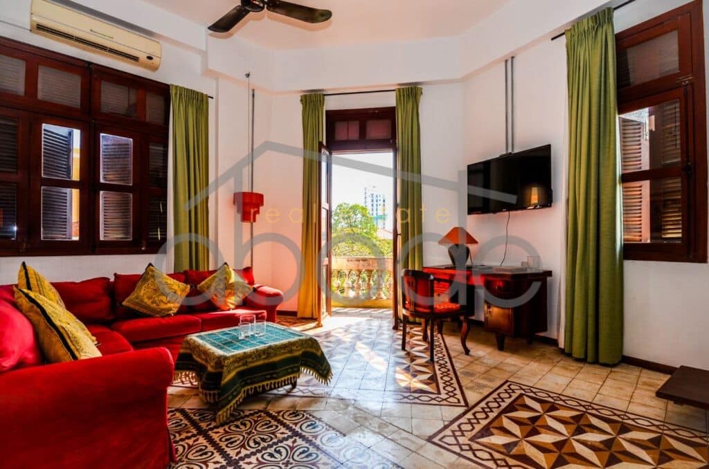 2 bedroom colonial apartment for rent Wat Phnom