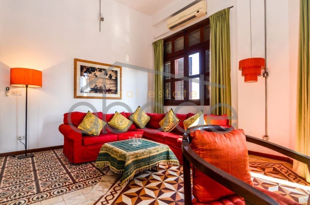 2 bedroom colonial apartment for rent Wat Phnom