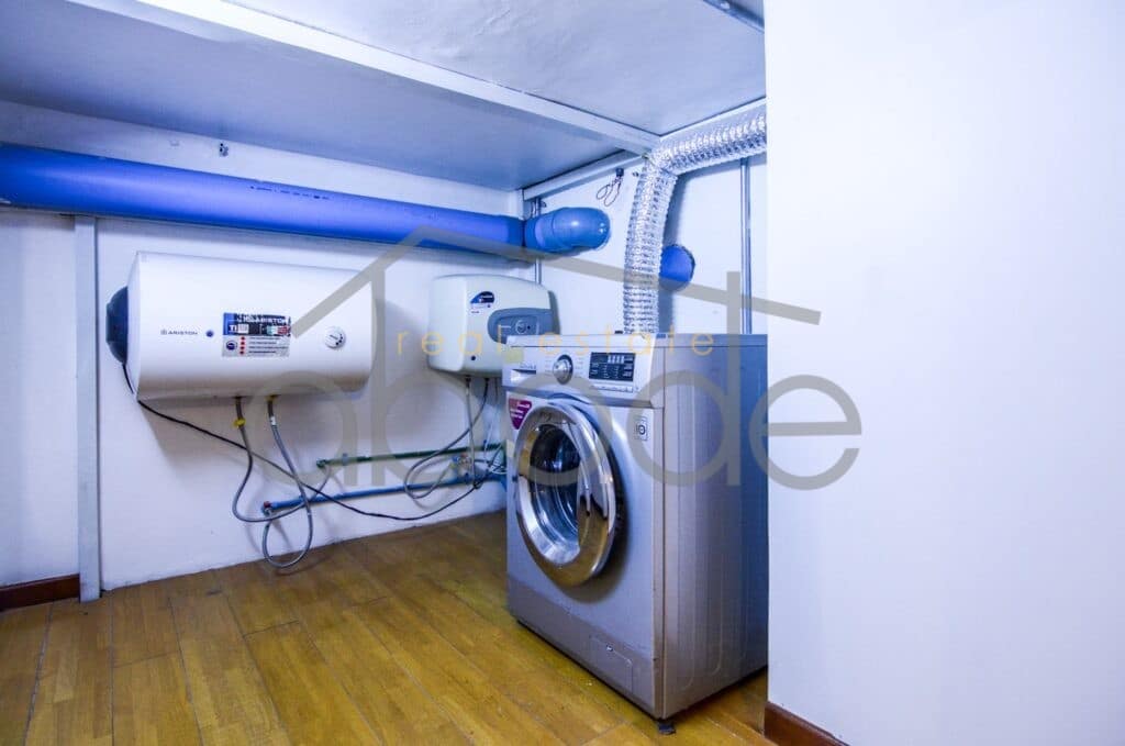 2 bedroom colonial apartment for rent Wat Phnom