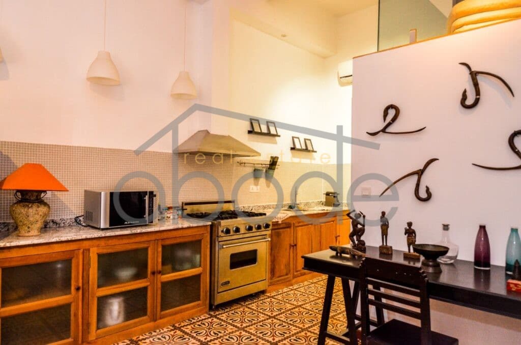2 bedroom colonial apartment for rent Wat Phnom