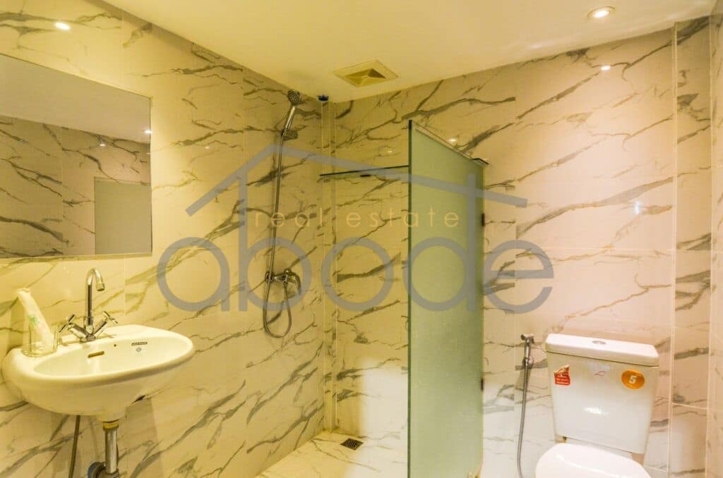 2 bedroom colonial apartment for rent Wat Phnom