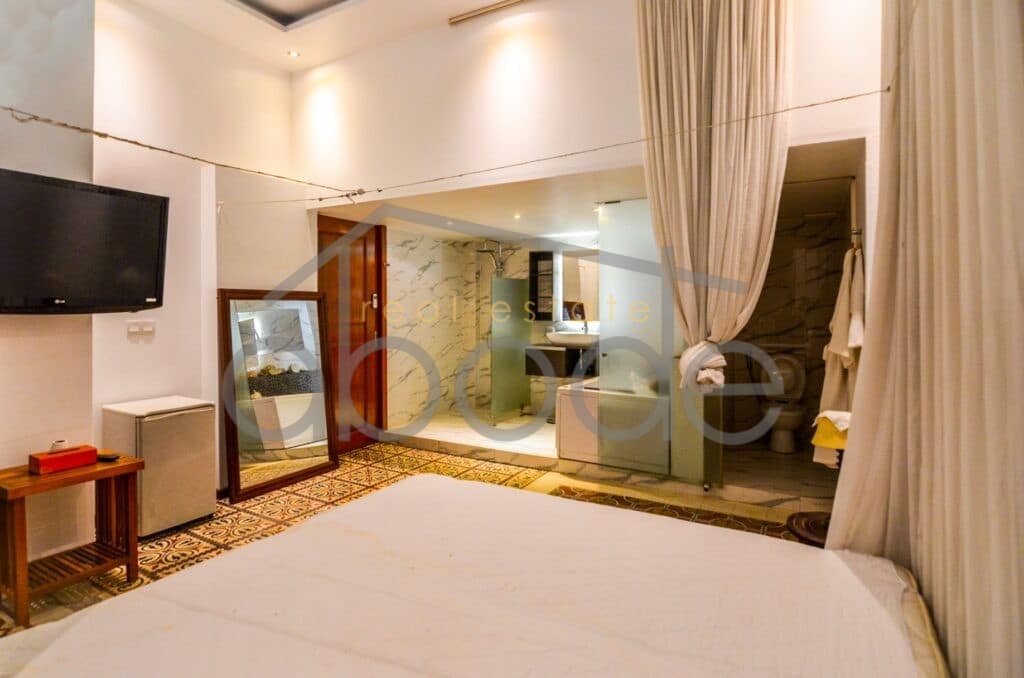 2 bedroom colonial apartment for rent Wat Phnom