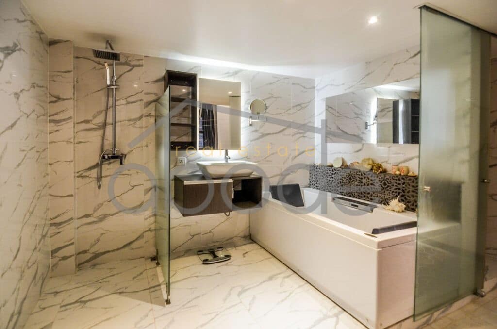 2 bedroom colonial apartment for rent Wat Phnom