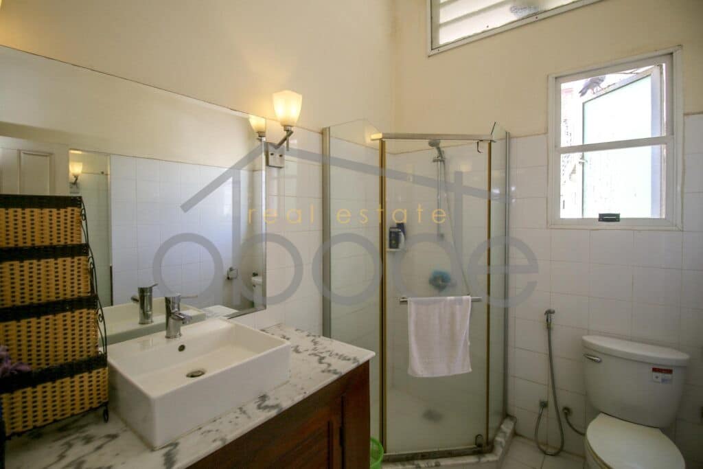 2 bedroom duplex apartment for rent Daun Penh
