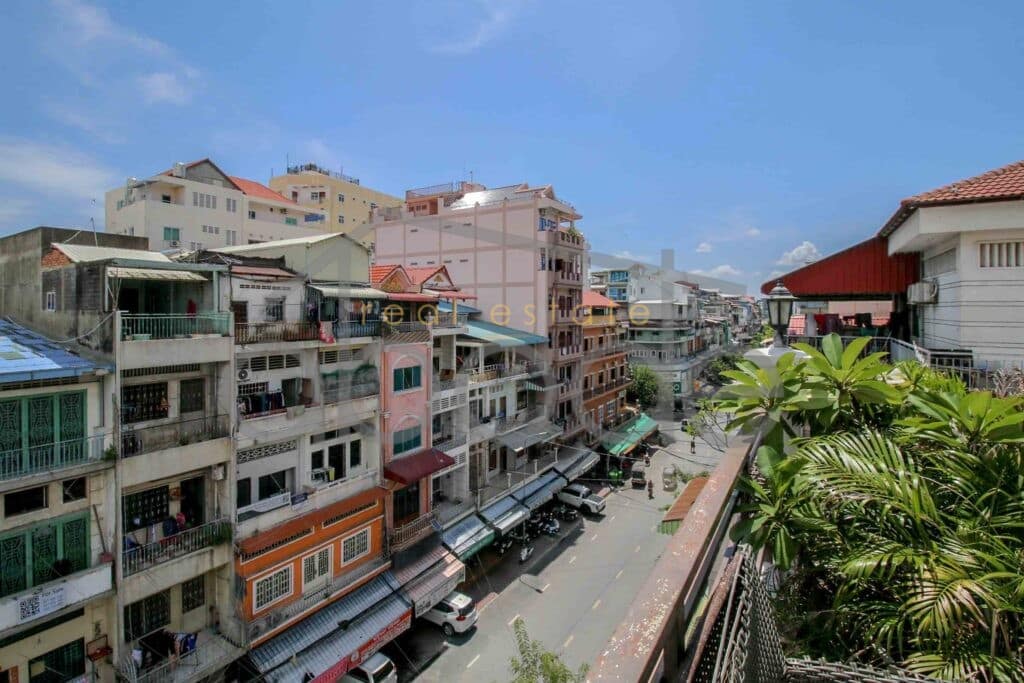 2 bedroom duplex apartment for rent Daun Penh