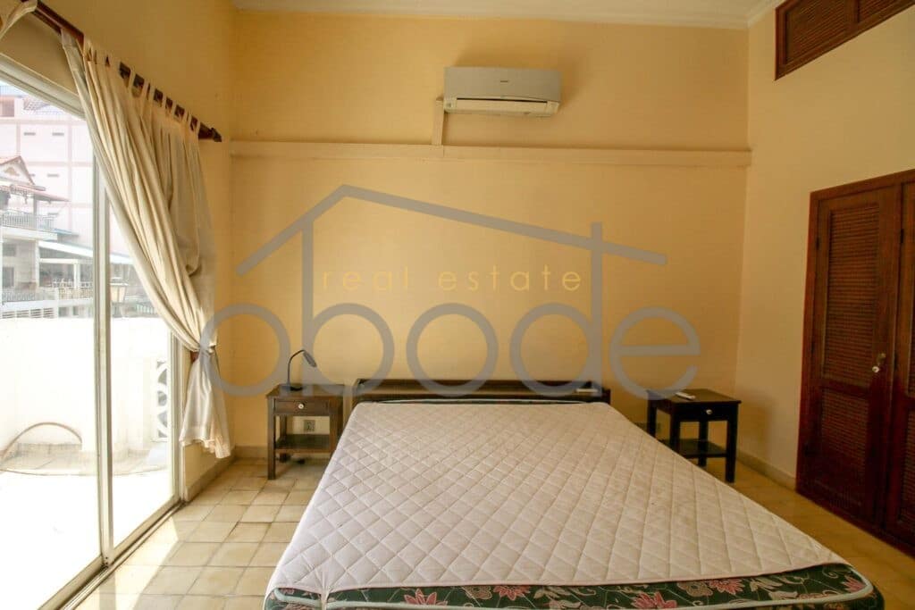 2 bedroom duplex apartment for rent Daun Penh