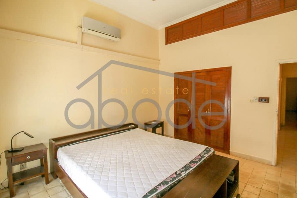 2 bedroom duplex apartment for rent Daun Penh