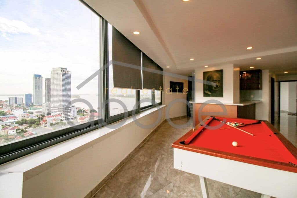 4 bedroom penthouse apartment for rent Chroy Changvar
