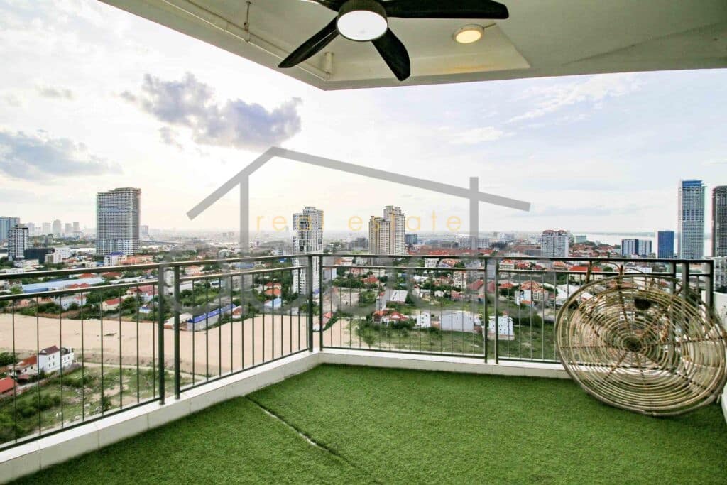 4 bedroom penthouse apartment for rent Chroy Changvar