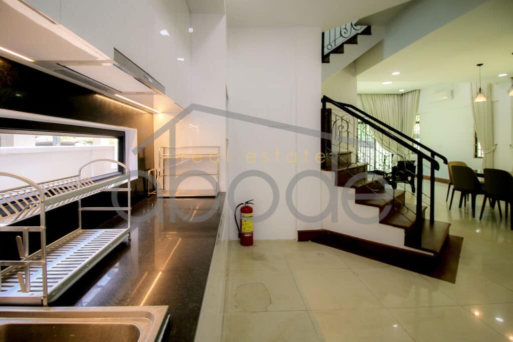 4 bedroom villa for rent Sen Sok