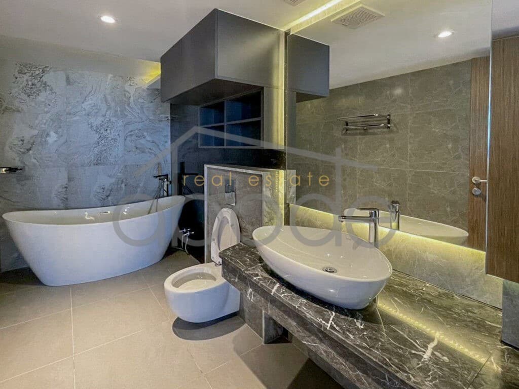 Grand corner penthouse apartment city views central Phnom Penh for rent