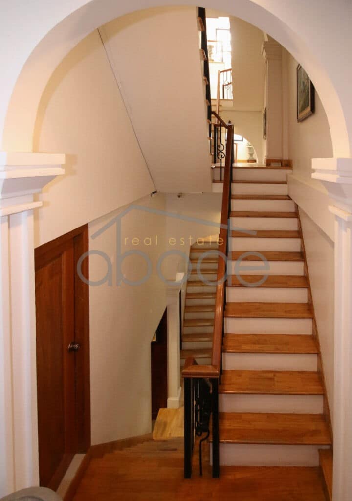 Luxury modern Khmer style 1 bedroom apartment BKK 1