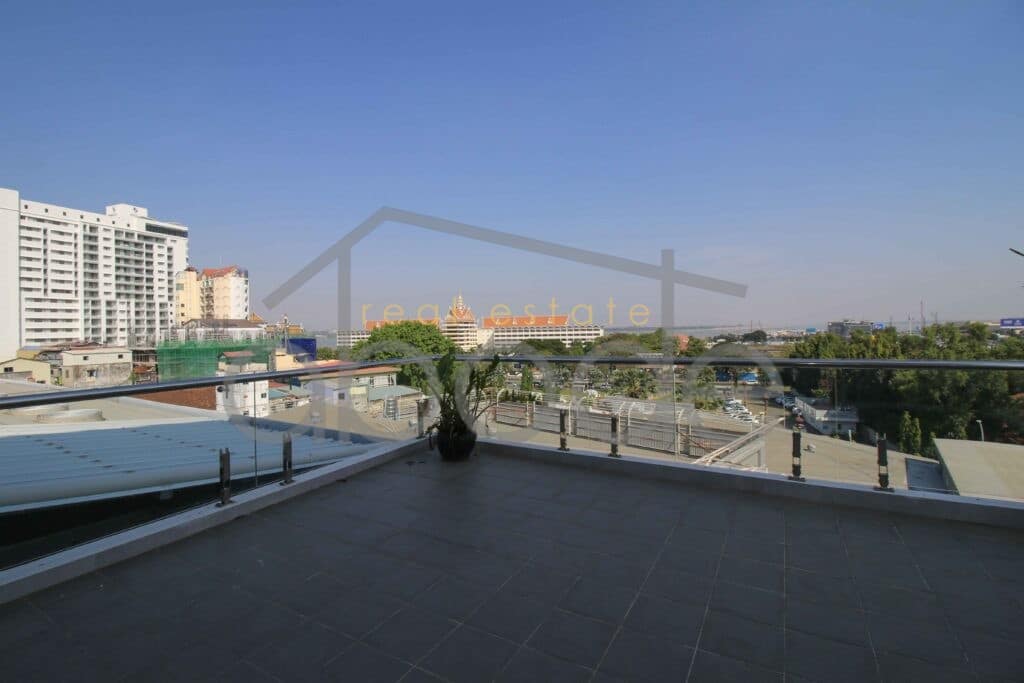 Penthouse apartment river views for rent Bassac Lane