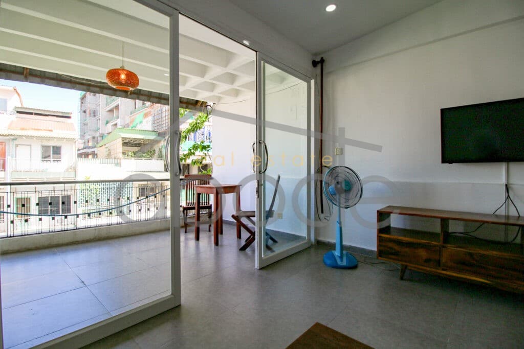 2 bedroom Riverside apartment for rent Daun Penh