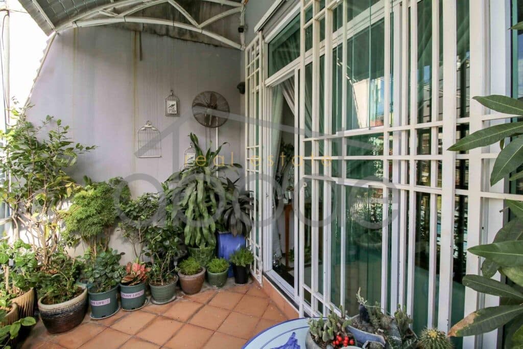 2 bedroom apartment for rent Bassac Lane Independence Monument
