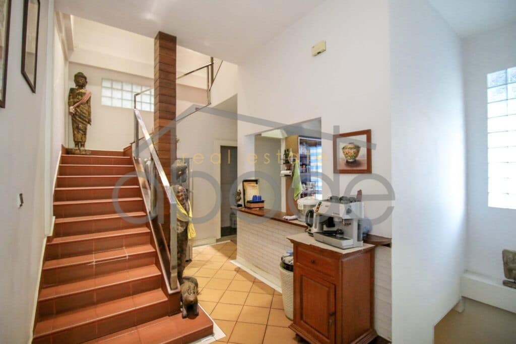 2 bedroom apartment for rent Bassac Lane Independence Monument