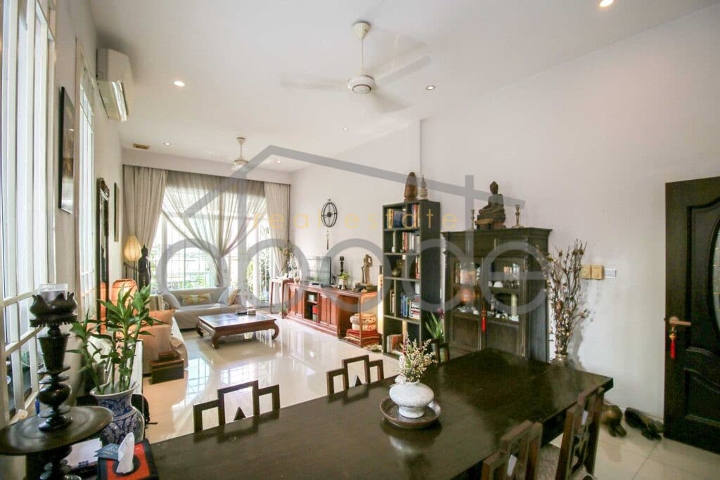 2 bedroom apartment for rent Bassac Lane Independence Monument