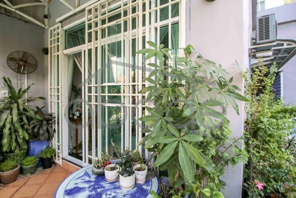 2 bedroom apartment for rent Bassac Lane Independence Monument