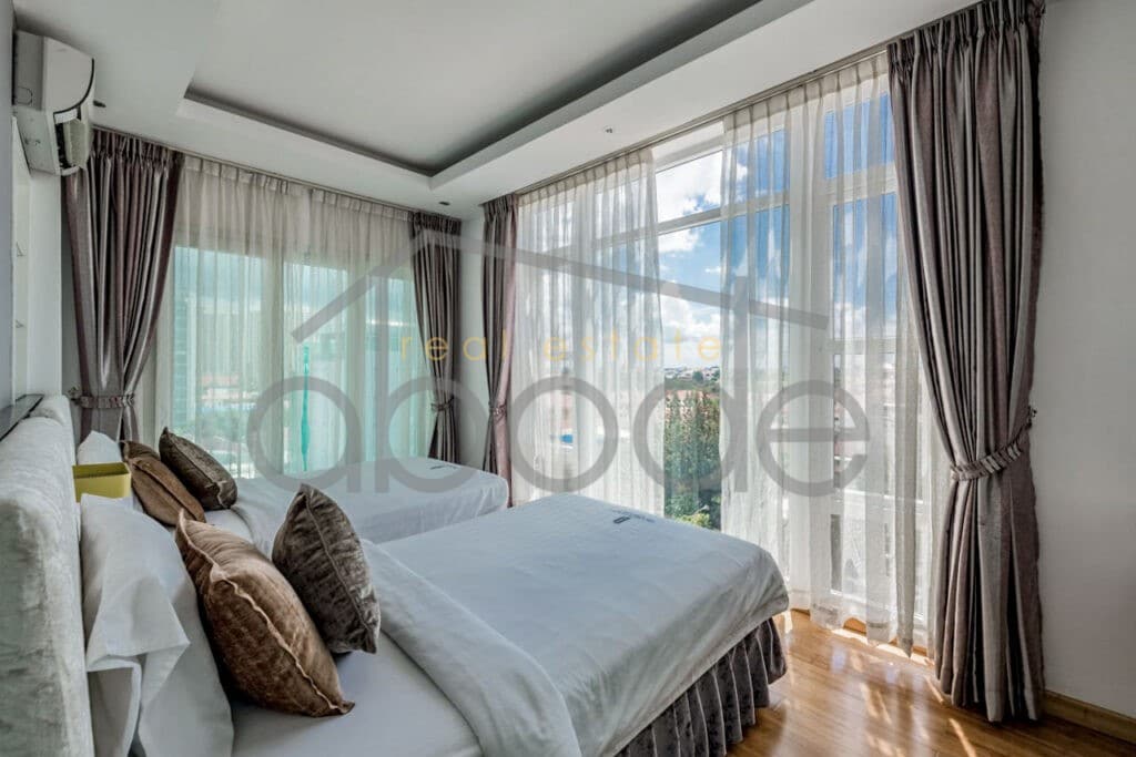 3 bedroom serviced apartment for rent BKK 1