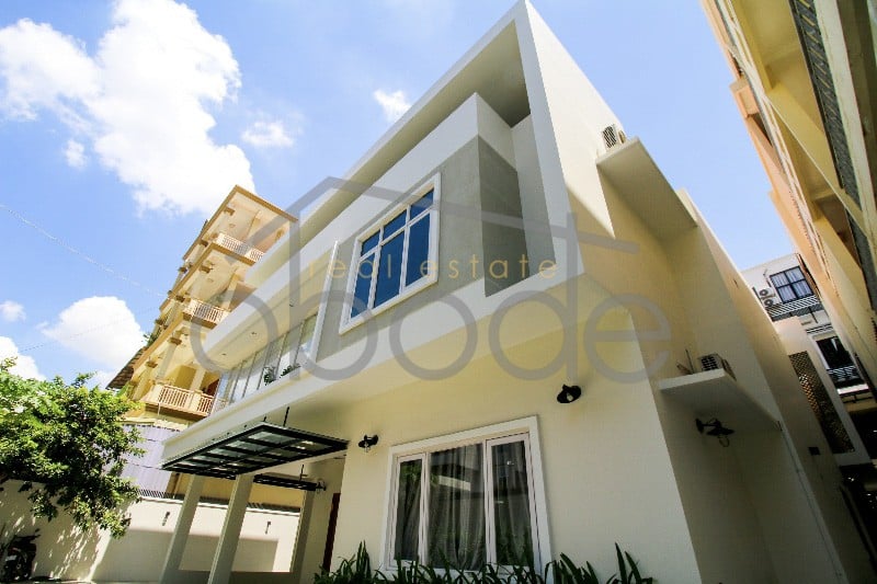 Modern, detached duplex 6-bedroom villa with everything you need near Olympic Stadium and Russian Market in central Phnom Penh for sale.