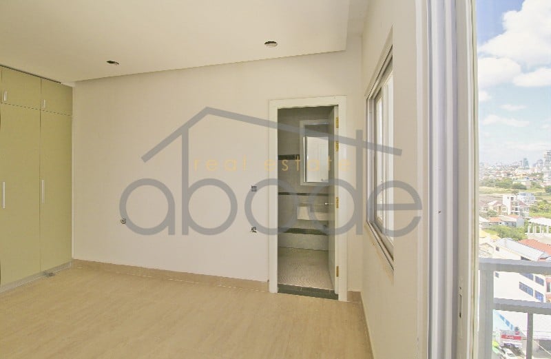 3-bedroom-penthouse-apartment-for-sale-chroy-changvar-phnom-penh
