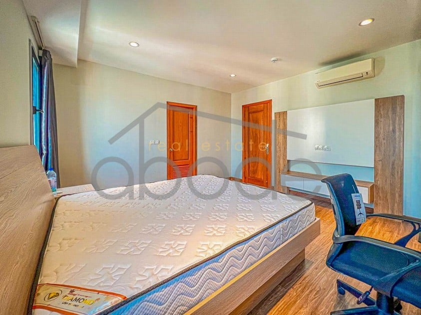 Luxury 3 bedroom duplex apartment for rent Independence Monument BKK 1