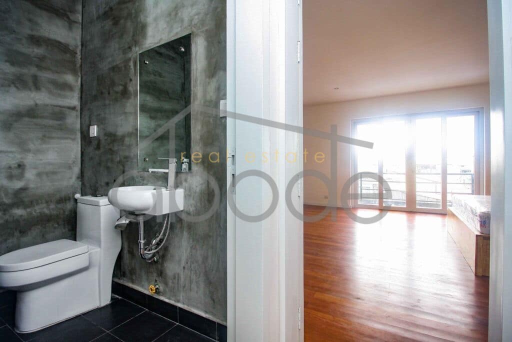 Modern renovated apartment for sale Riverside Daun Penh
