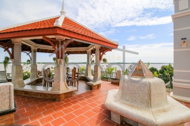 1 bedroom apartment Mekong River views Chroy Changvar