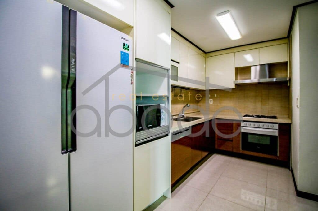 2 bedroom apartment for rent BKK 1 central Phnom Penh