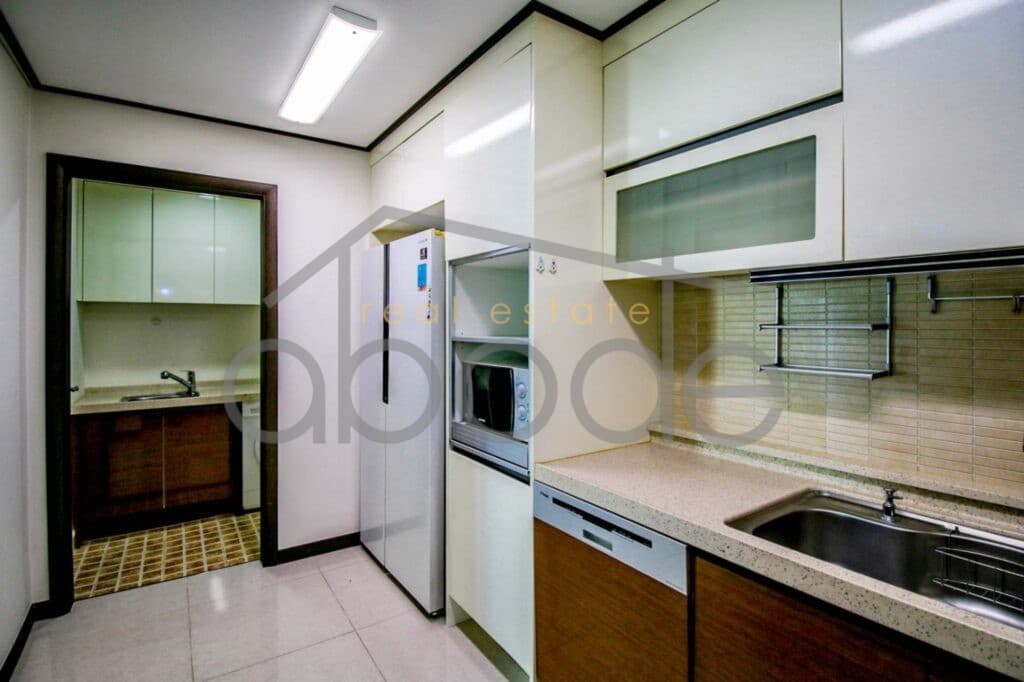 2 bedroom apartment for rent BKK 1 central Phnom Penh