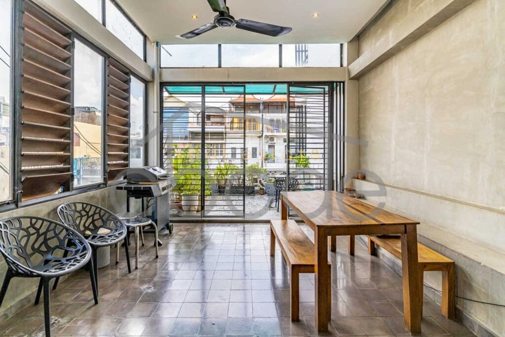 2 bedroom apartment for rent Riverside Daun Penh