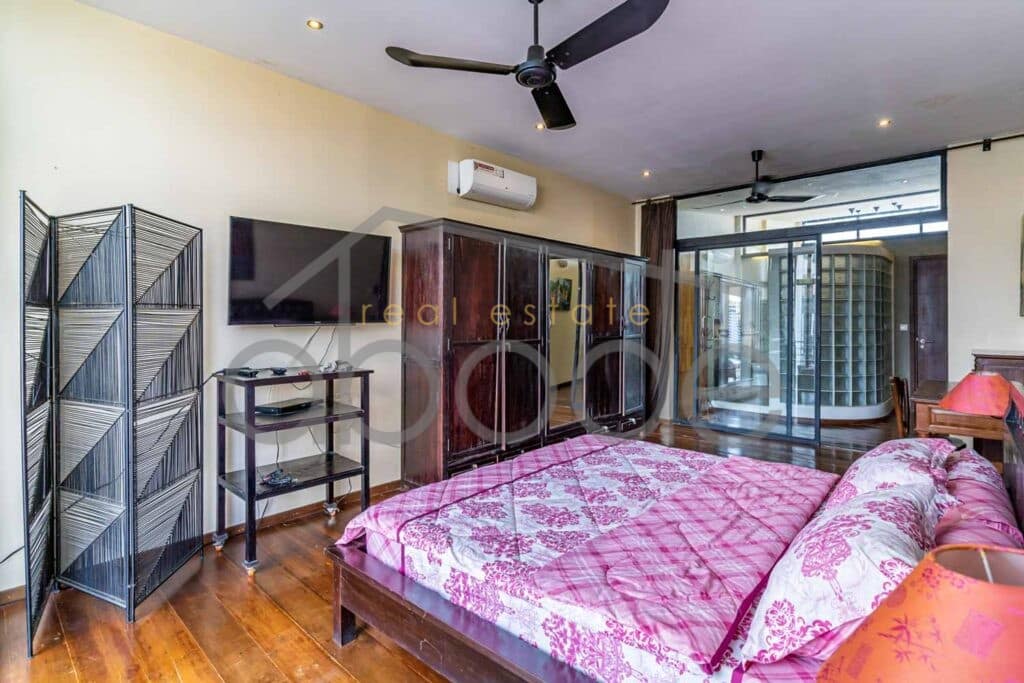 2 bedroom apartment for rent Riverside Daun Penh
