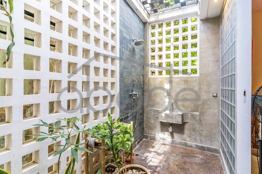 2 bedroom apartment for rent Riverside Daun Penh
