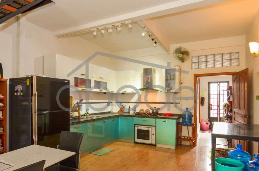 2 bedroom duplex apartment for rent Wat Phnom
