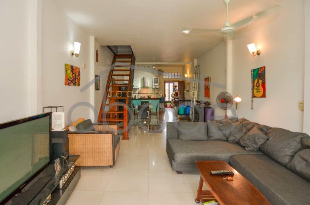 2 bedroom duplex apartment for rent Wat Phnom