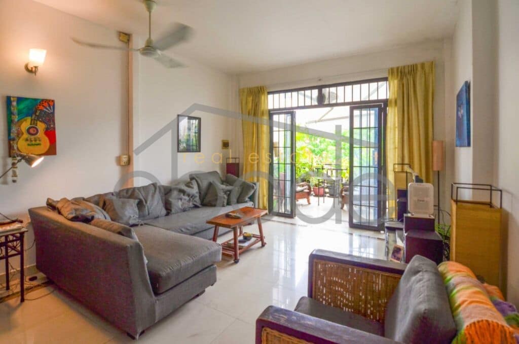 2 bedroom duplex apartment for rent Wat Phnom