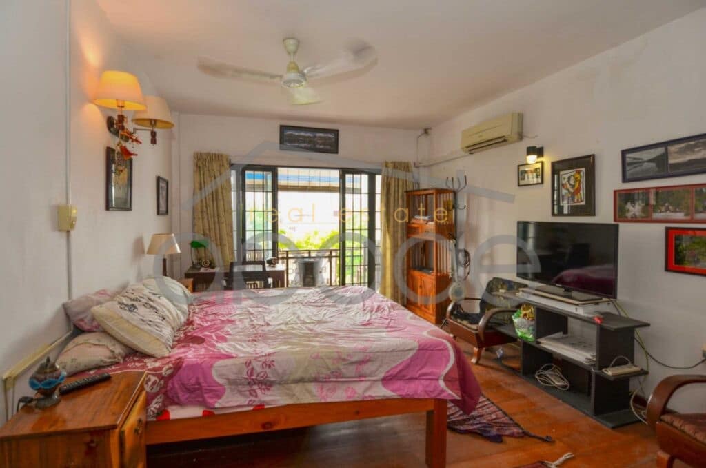 2 bedroom duplex apartment for rent Wat Phnom