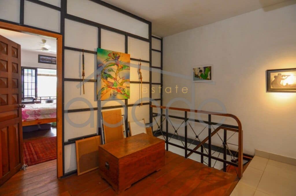 2 bedroom duplex apartment for rent Wat Phnom