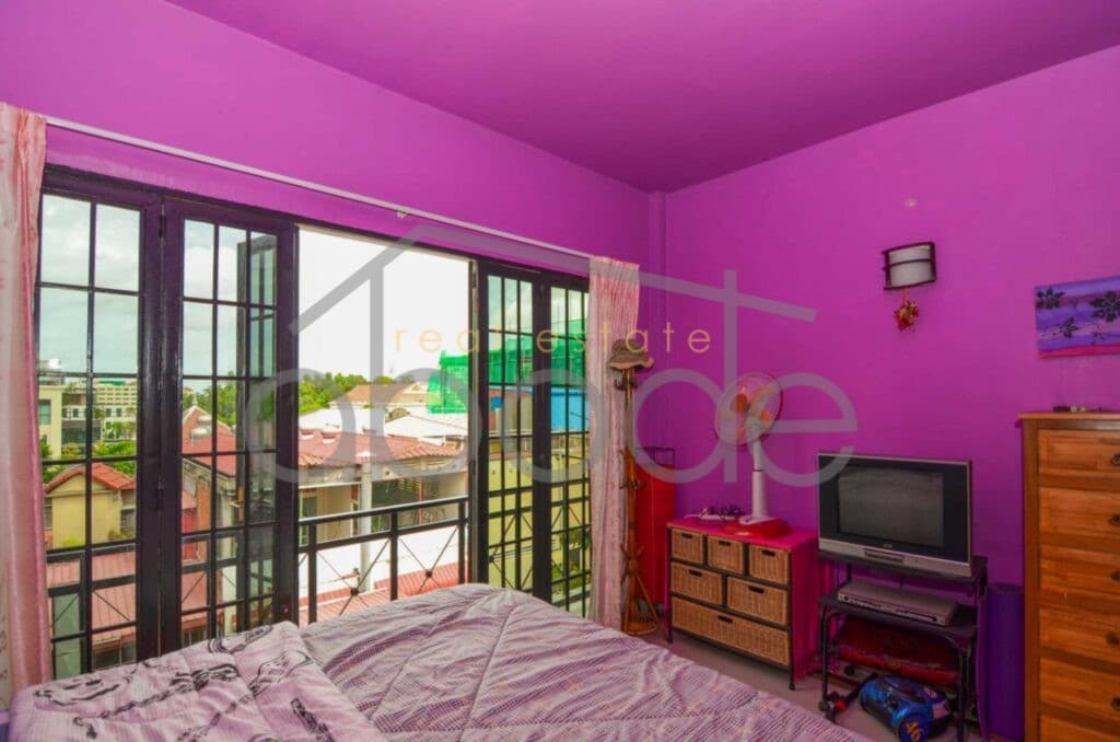2 bedroom duplex apartment for rent Wat Phnom