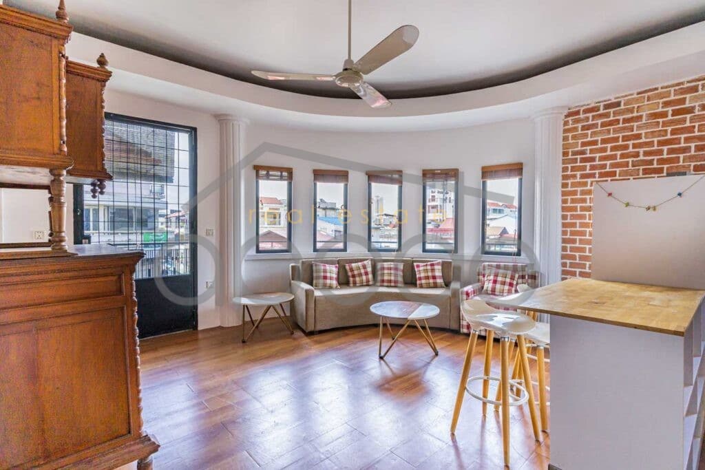 3 bedroom apartment for rent Riverside Daun Penh