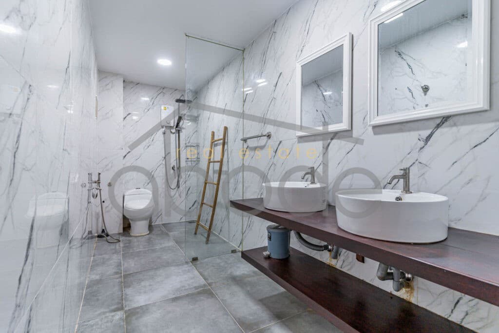 3 bedroom apartment for rent Riverside Daun Penh