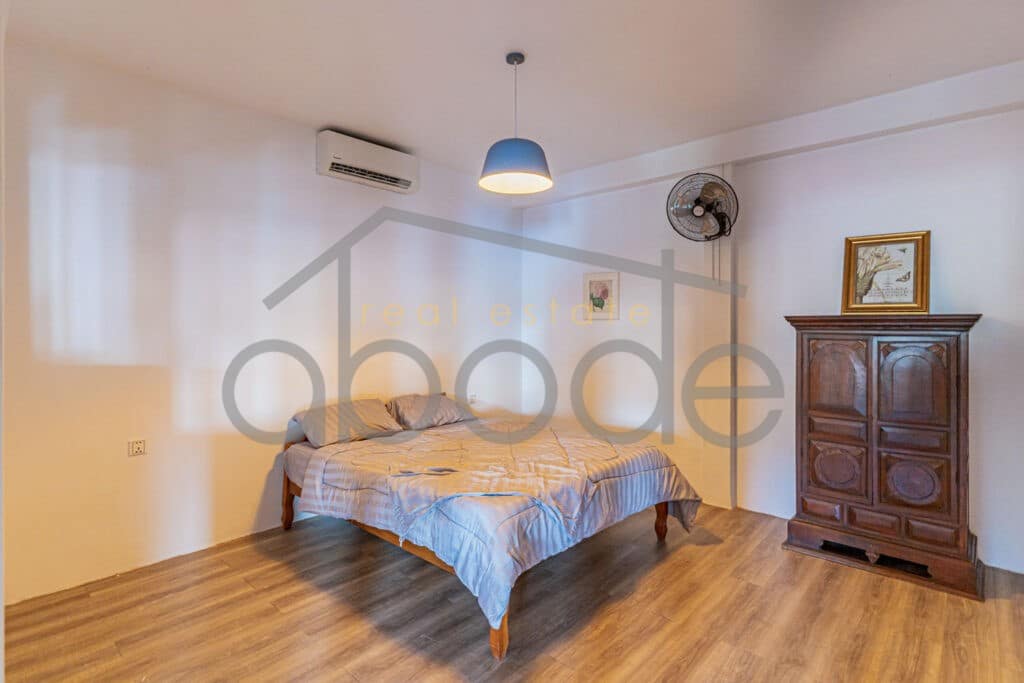 3 bedroom apartment for rent Riverside Daun Penh