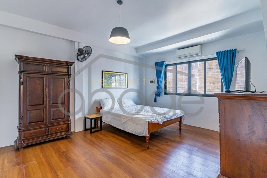 3 bedroom apartment for rent Riverside Daun Penh
