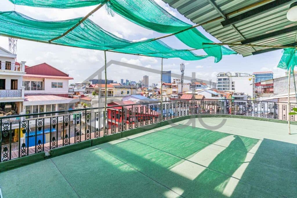 3 bedroom apartment for rent Riverside Daun Penh