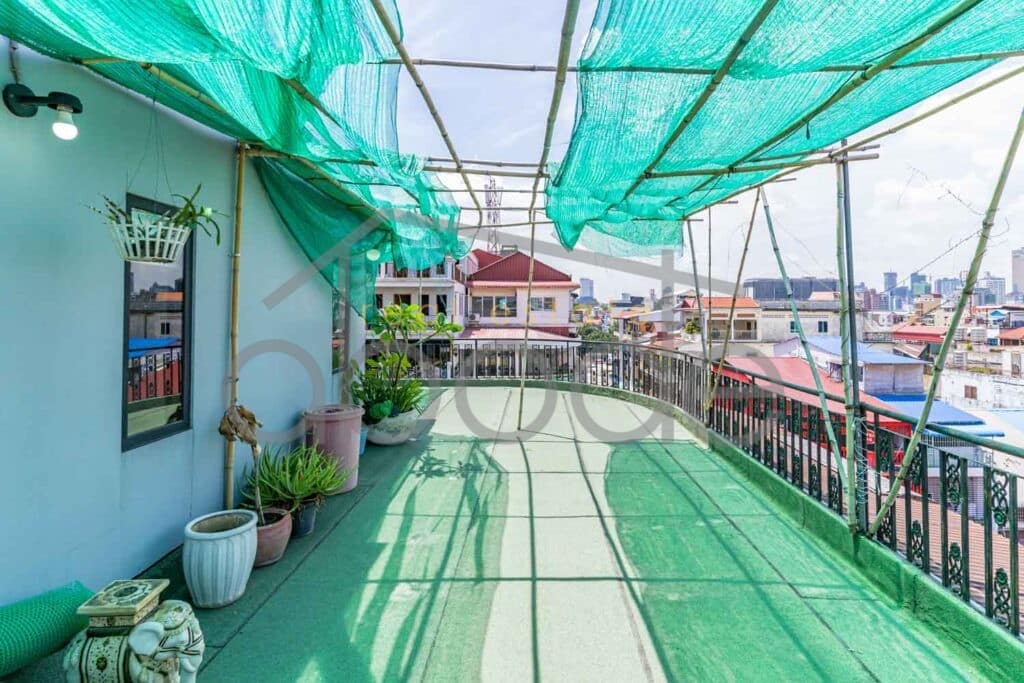 3 bedroom apartment for rent Riverside Daun Penh