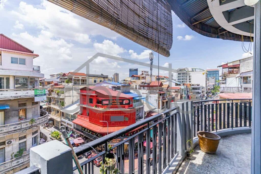 3 bedroom apartment for rent Riverside Daun Penh