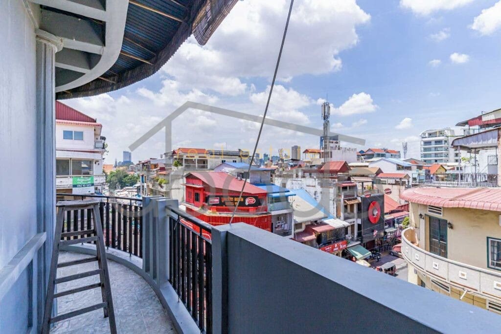 3 bedroom apartment for rent Riverside Daun Penh