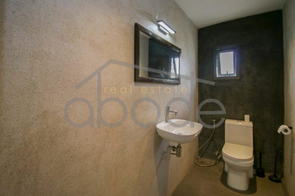 3 bedroom renovated apartment for sale Daun Penh Riverside Wat Phnom